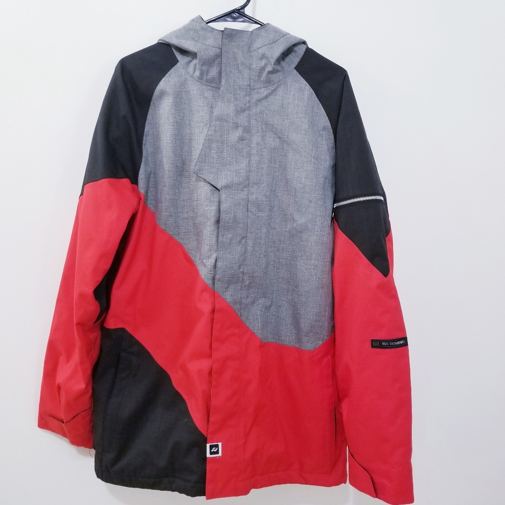 Gray and Red Ski Jacket with High Collar and Insulation